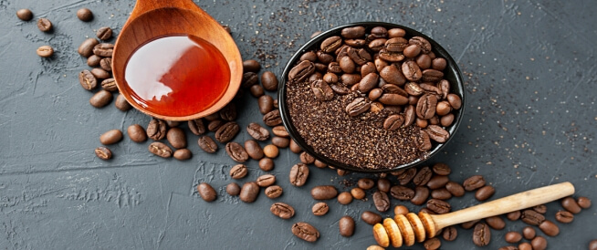العسل والقهوة لعلاج الهالات السوداء: هل هي فعلاً الحل الطبيعي المثالي؟