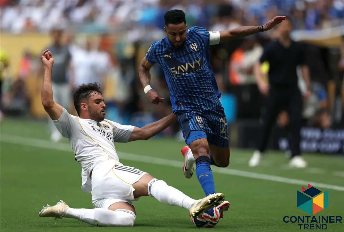 الحكم البرازيلي ويلتون سامبايو يدير مباراة الهلال وسالزبورج