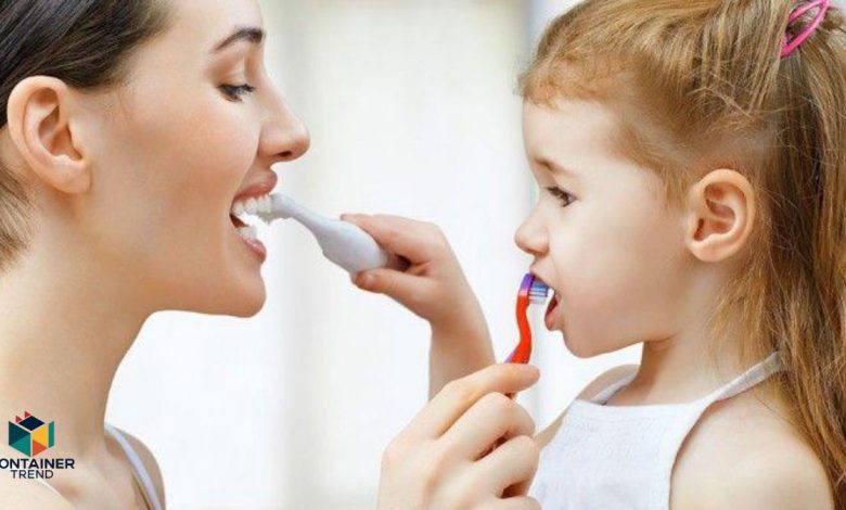 كيف أعتني بأسنان طفلي؟ دليل شامل للأمهات للعناية والوقاية