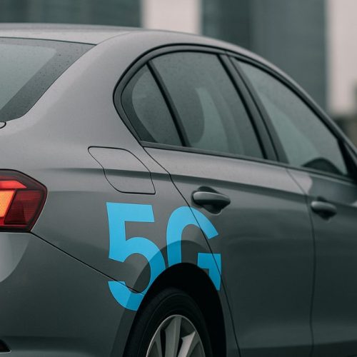 ما مدي تأثير شبكة 5G على السيارات؟ حقيقة تداخل 5G مع GPS والأنظمة الذكية في 2025