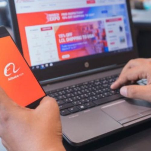 كيفية الربح من علي بابا 2025: دليل شامل للمبتدئين والمحترفين في التجارة الإلكترونية