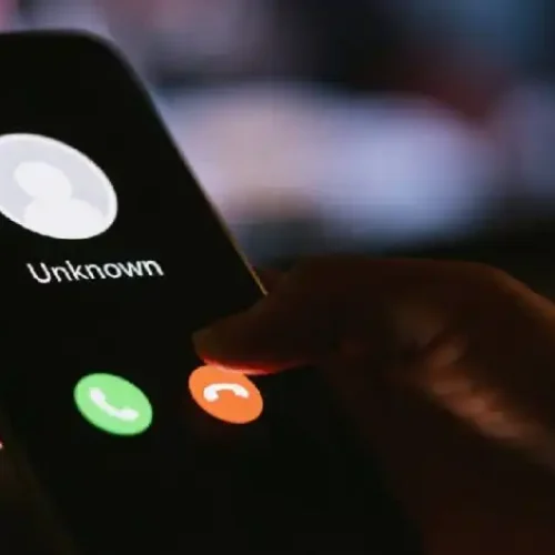 كيف يمكنني معرفة آخر رقم حاول الاتصال بي من فودافون في عام 2025؟